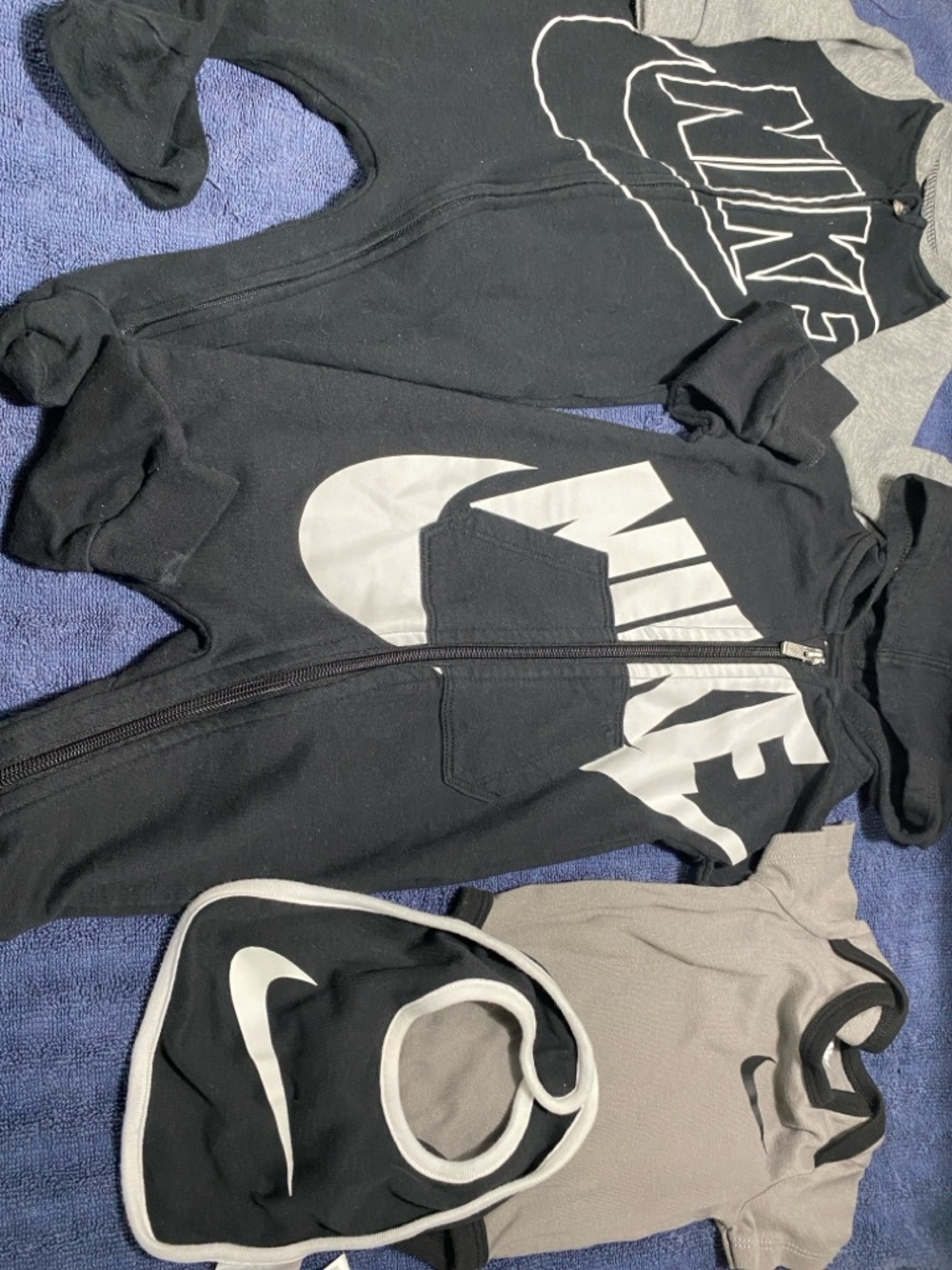 Nike Black and Gray Baby Zip Romper Onesie Bib 4-Piece Bundle 6Months - Picture 7 of 8